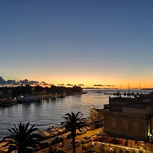 L'aurora Luxury Apartment
