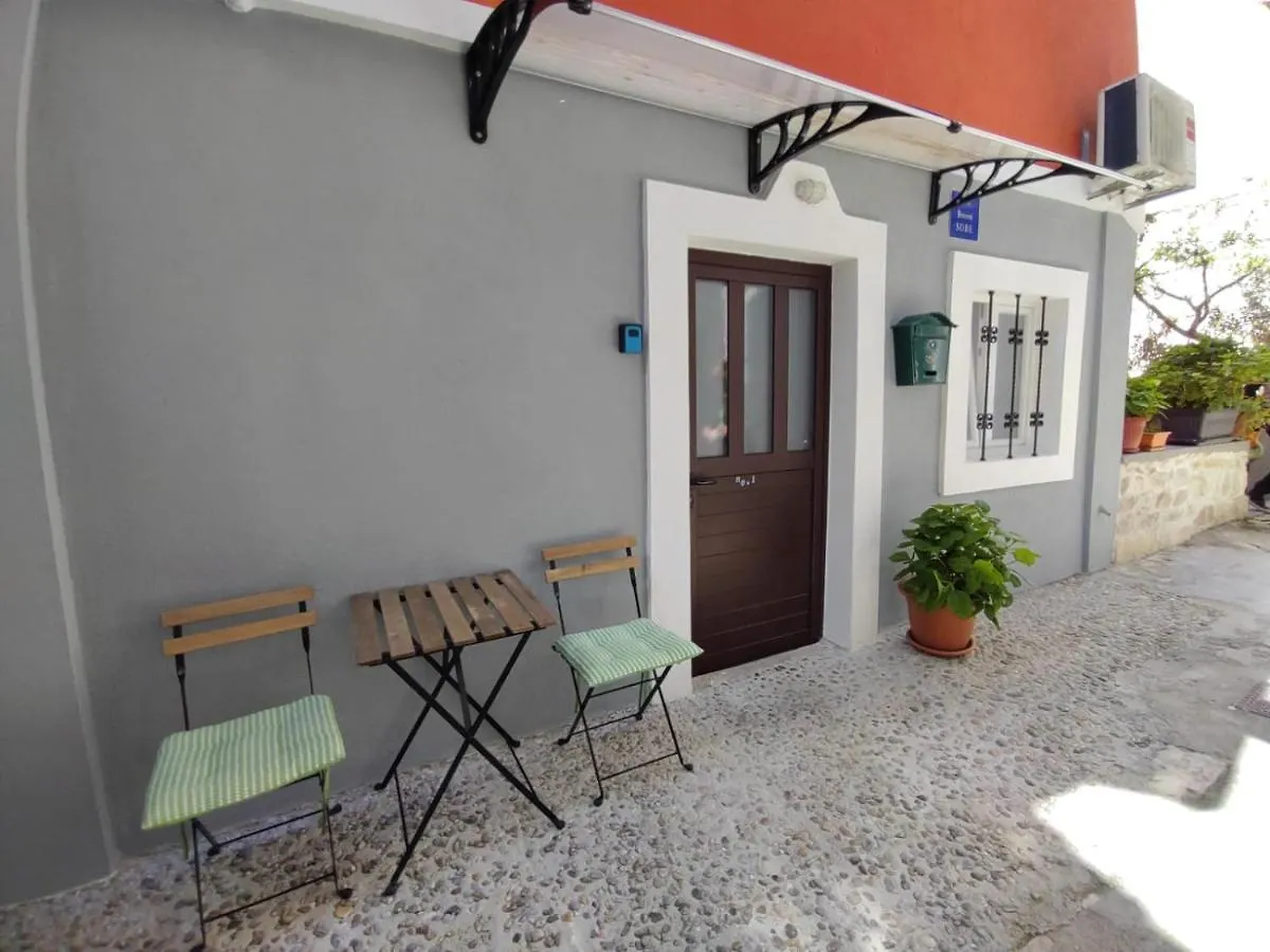 Apartment Studio Apartman & Rooms No1